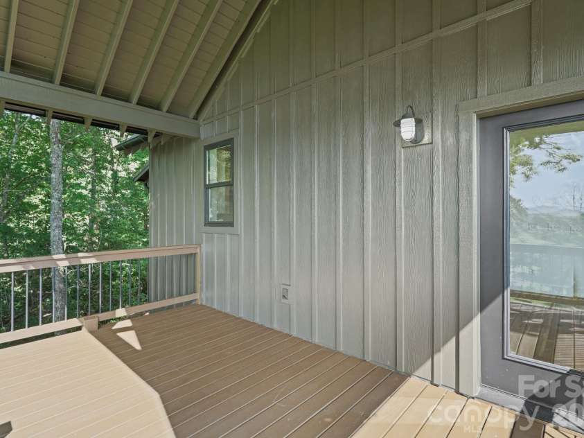 340 Porter Creek Drive, Franklin, NC 28734.  MLS# CAR4416379, YatesRealty ID 45537. 