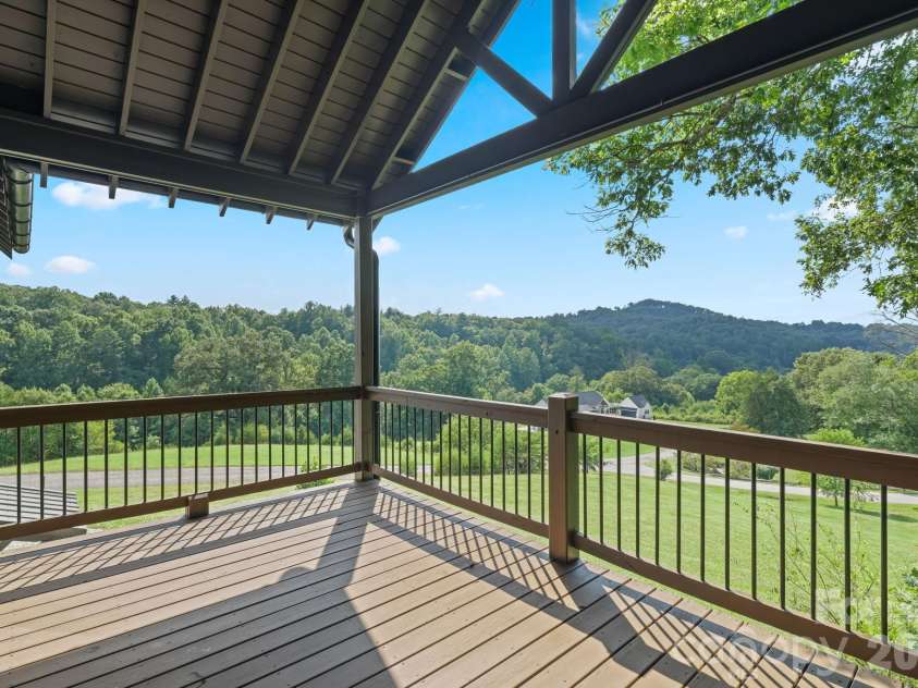 340 Porter Creek Drive, Franklin, NC 28734.  MLS# CAR4416379, YatesRealty ID 45537. 