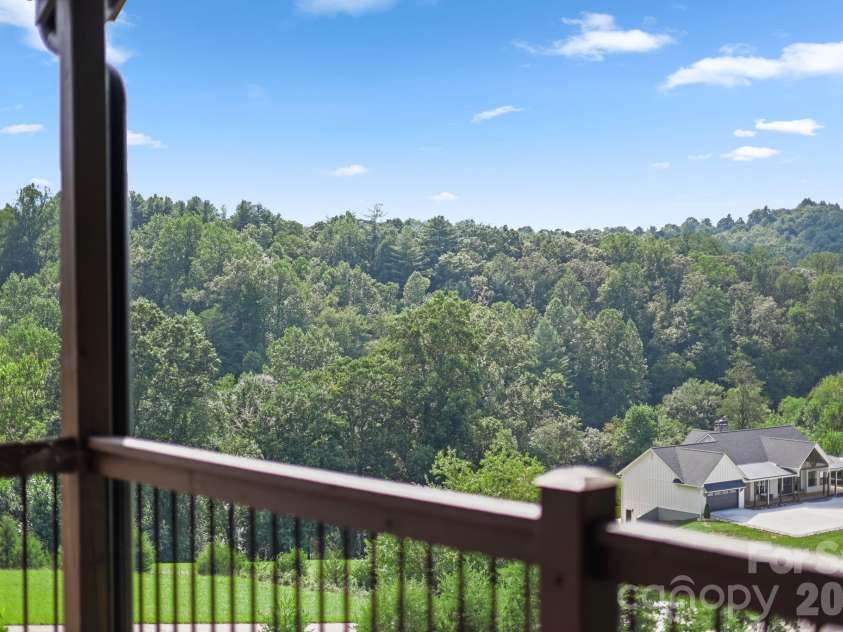 340 Porter Creek Drive, Franklin, NC 28734.  MLS# CAR4416379, YatesRealty ID 45537. 
