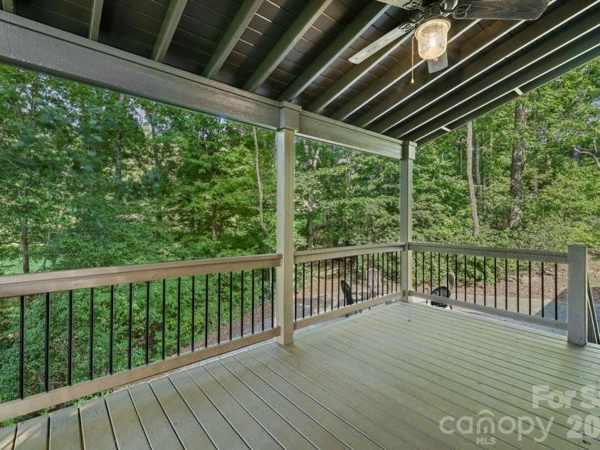 340 Porter Creek Drive, Franklin, NC 28734.  MLS# CAR4416379, YatesRealty ID 45537. 