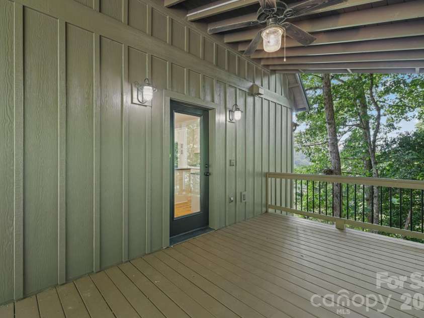 340 Porter Creek Drive, Franklin, NC 28734.  MLS# CAR4416379, YatesRealty ID 45537. 
