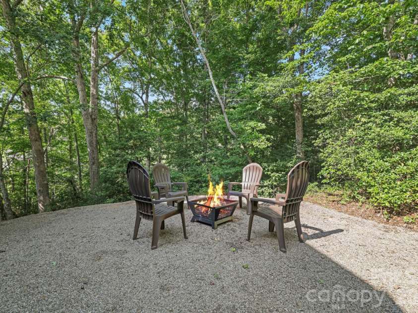 340 Porter Creek Drive, Franklin, NC 28734.  MLS# CAR4416379, YatesRealty ID 45537. 