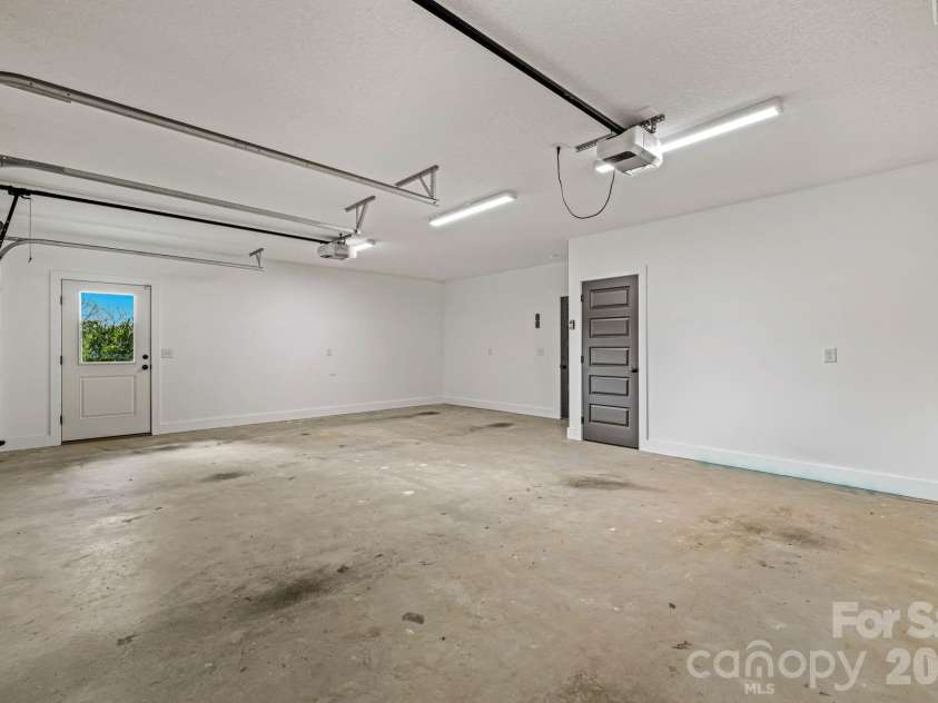 340 Porter Creek Drive, Franklin, NC 28734.  MLS# CAR4416379, YatesRealty ID 45537. 