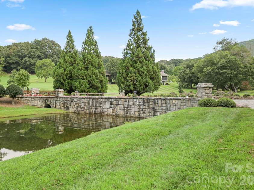 340 Porter Creek Drive, Franklin, NC 28734.  MLS# CAR4416379, YatesRealty ID 45537. 