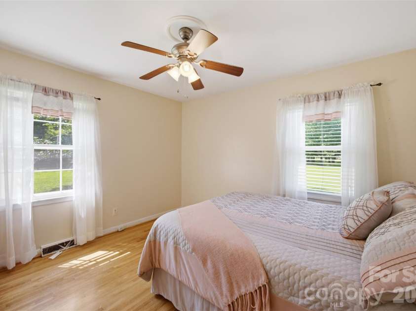 5218 Dolphin Lane, Charlotte, NC 28215.  MLS# CAR4415412, YatesRealty ID 45538. 2nd Guest room