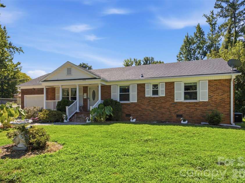 5218 Dolphin Lane, Charlotte, NC 28215.  MLS# CAR4415412, YatesRealty ID 45538. 