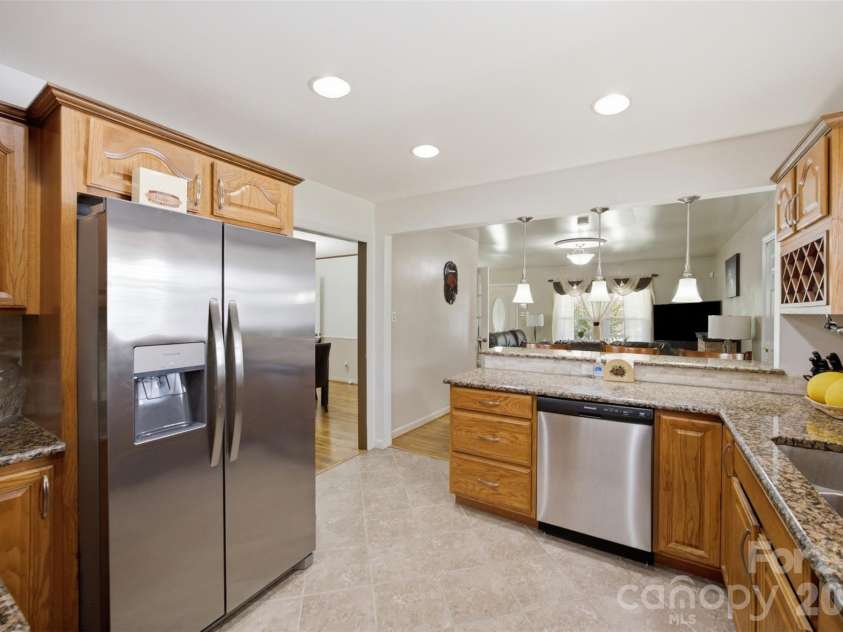 5218 Dolphin Lane, Charlotte, NC 28215.  MLS# CAR4415412, YatesRealty ID 45538. 