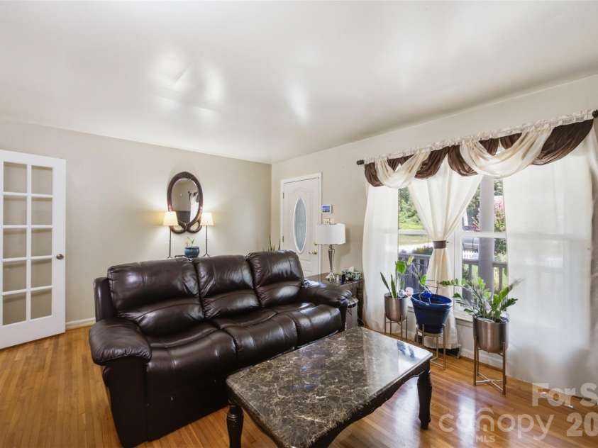 5218 Dolphin Lane, Charlotte, NC 28215.  MLS# CAR4415412, YatesRealty ID 45538. 