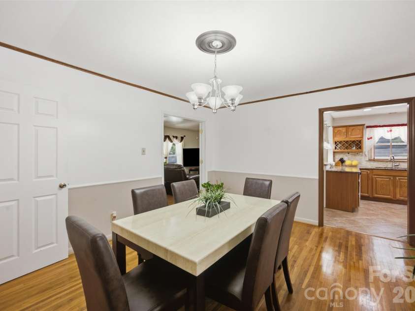 5218 Dolphin Lane, Charlotte, NC 28215.  MLS# CAR4415412, YatesRealty ID 45538. 
