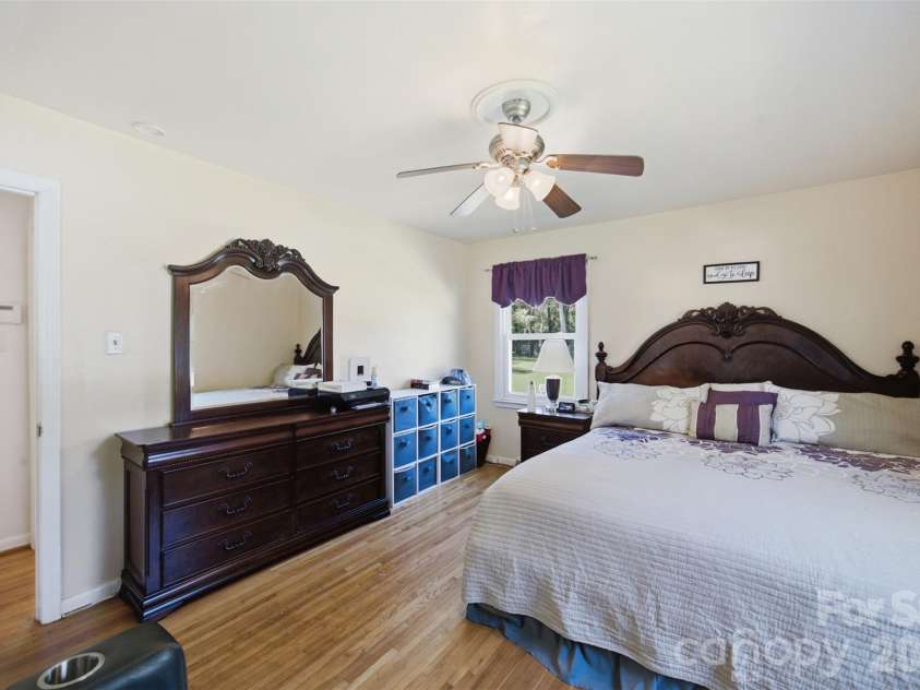 5218 Dolphin Lane, Charlotte, NC 28215.  MLS# CAR4415412, YatesRealty ID 45538. 