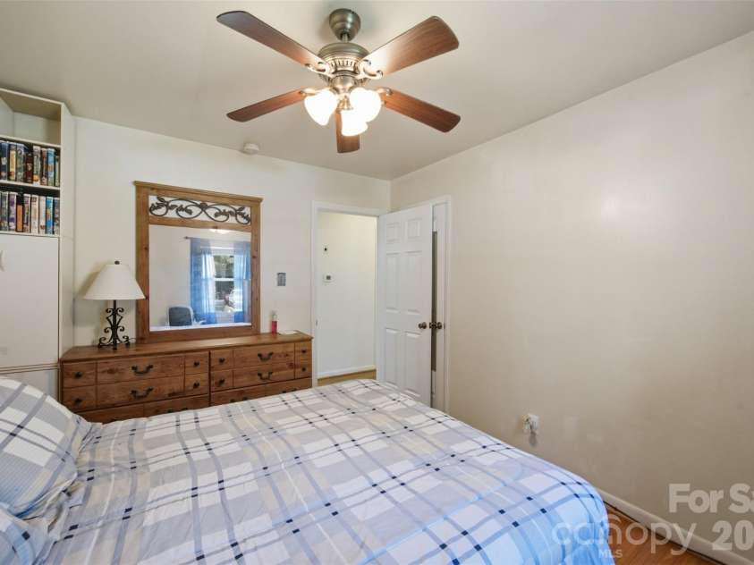 5218 Dolphin Lane, Charlotte, NC 28215.  MLS# CAR4415412, YatesRealty ID 45538. 