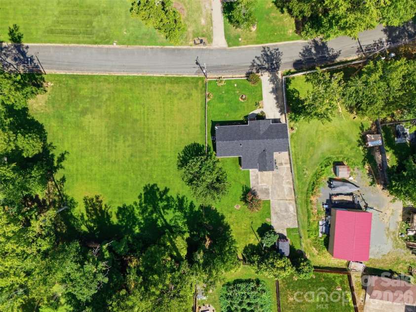 5218 Dolphin Lane, Charlotte, NC 28215.  MLS# CAR4415412, YatesRealty ID 45538. 
