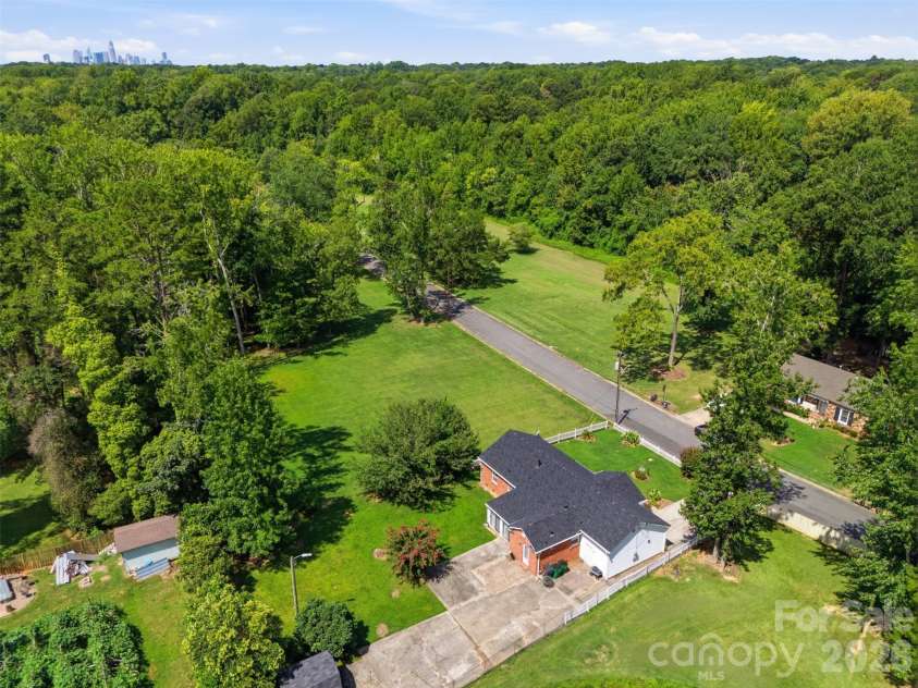 5218 Dolphin Lane, Charlotte, NC 28215.  MLS# CAR4415412, YatesRealty ID 45538. 