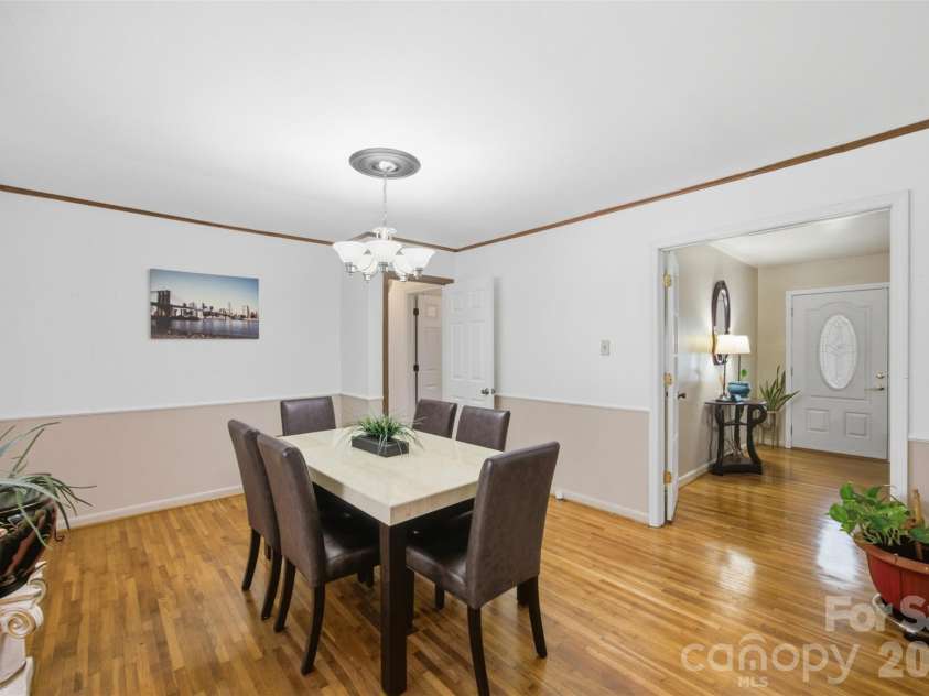 5218 Dolphin Lane, Charlotte, NC 28215.  MLS# CAR4415412, YatesRealty ID 45538. Dining room
