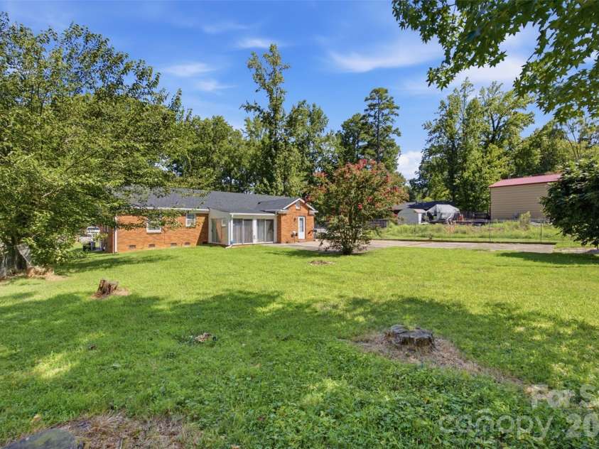 5218 Dolphin Lane, Charlotte, NC 28215.  MLS# CAR4415412, YatesRealty ID 45538. Expansive backyard