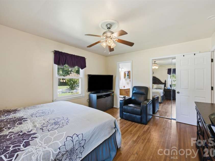 5218 Dolphin Lane, Charlotte, NC 28215.  MLS# CAR4415412, YatesRealty ID 45538. Primary suite