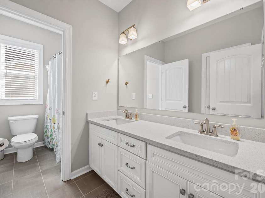 162 Hampton Trail Drive, Fort Mill, SC 29708.  MLS# CAR4410866, YatesRealty ID 45539. Upstairs Bathroom