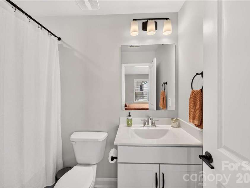3125 Ada Mill Alley, Charlotte, NC 28205.  MLS# CAR4416001, YatesRealty ID 45540. 3rd Floor Full Bath