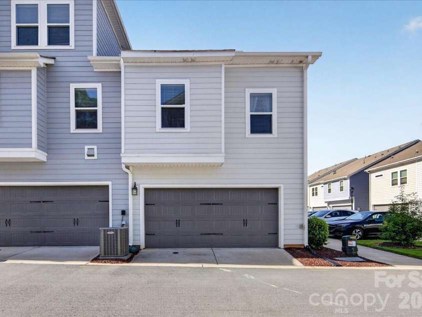 3125 Ada Mill Alley, Charlotte, NC 28205.  MLS# CAR4416001, YatesRealty ID 45540. 