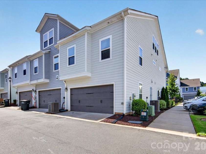 3125 Ada Mill Alley, Charlotte, NC 28205.  MLS# CAR4416001, YatesRealty ID 45540. 