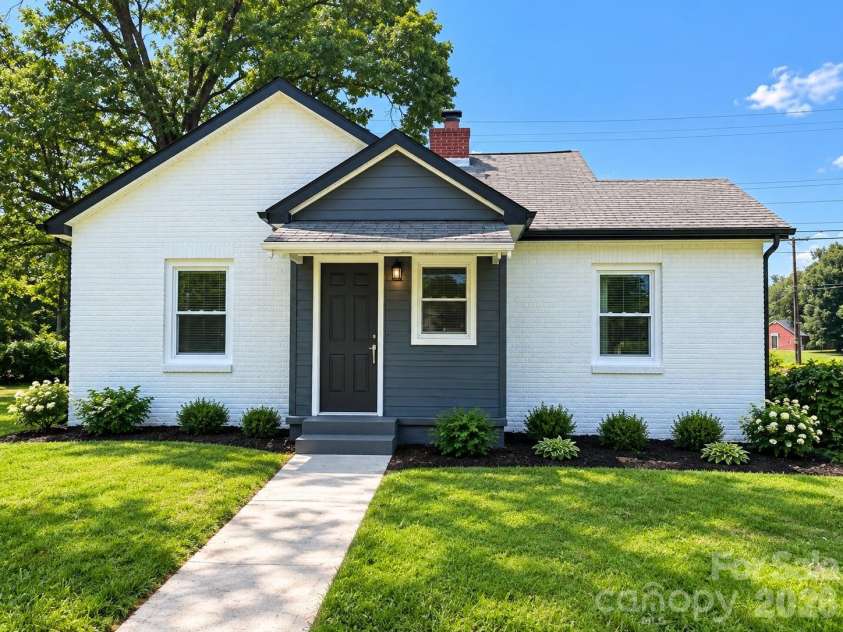 302 Myrtle School Road, Gastonia, NC 28052.  MLS# CAR4416355, YatesRealty ID 45543. 