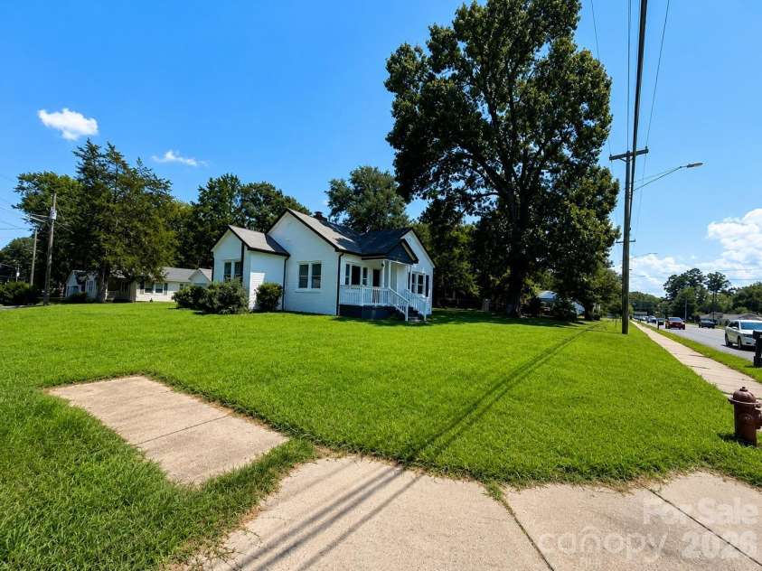 302 Myrtle School Road, Gastonia, NC 28052.  MLS# CAR4416355, YatesRealty ID 45543. 