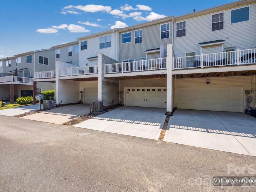 9700 Kings Parade Boulevard, Charlotte, NC 28273.  MLS# CAR4407631, YatesRealty ID 45544. 