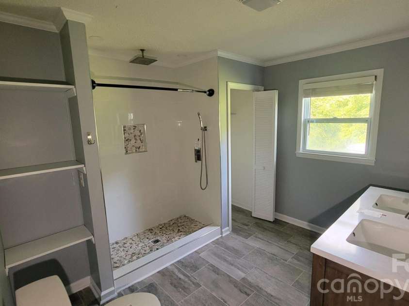228 Tot Dellinger Road, Cherryville, NC 28021.  MLS# CAR4415629, YatesRealty ID 45545. 