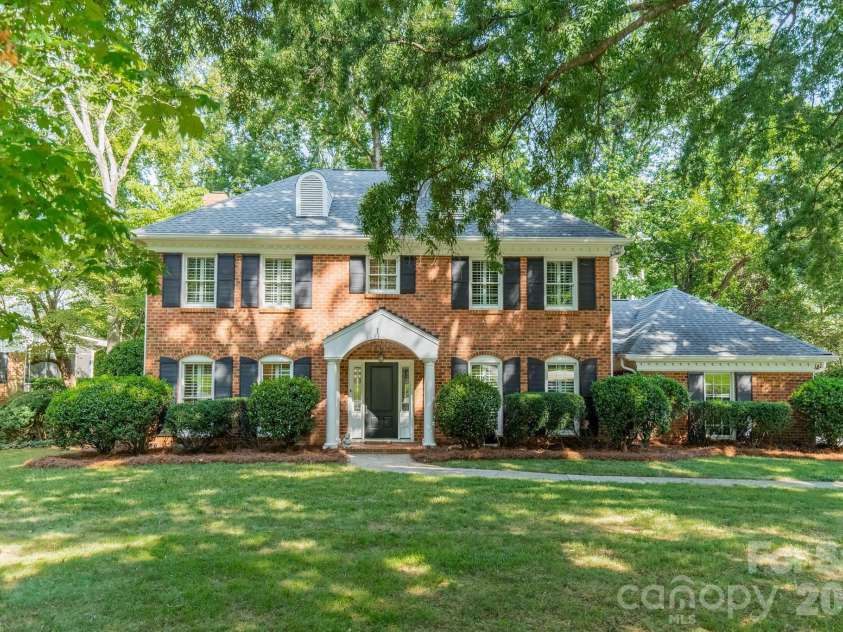3821 Silver Bell Drive, Charlotte, NC 28211.  MLS# CAR4415451, YatesRealty ID 45546. 