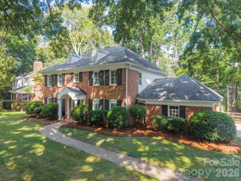 3821 Silver Bell Drive, Charlotte, NC 28211.  MLS# CAR4415451, YatesRealty ID 45546. 