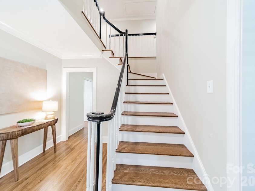 3821 Silver Bell Drive, Charlotte, NC 28211.  MLS# CAR4415451, YatesRealty ID 45546. 