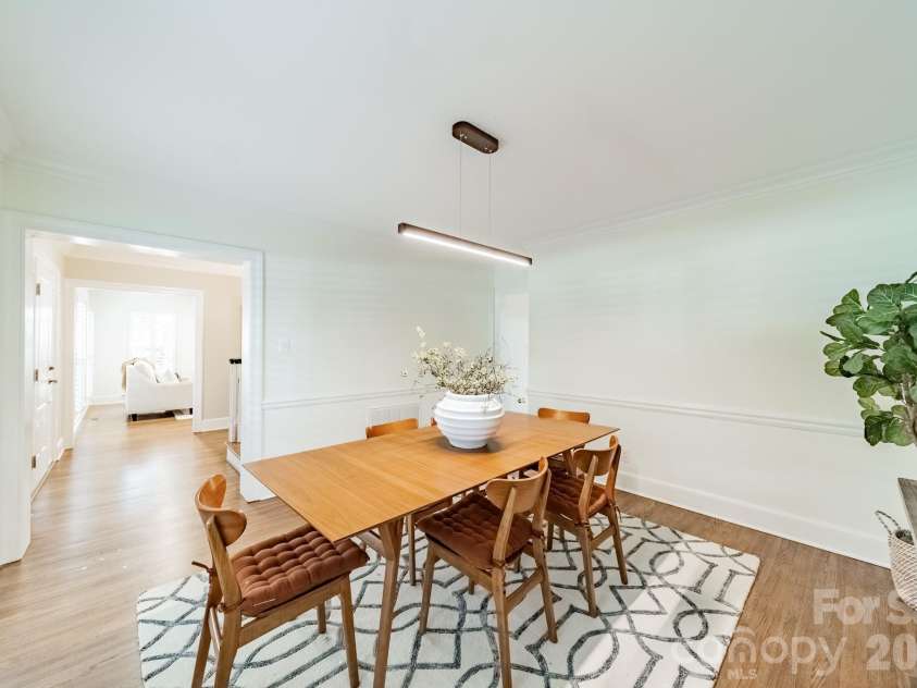 3821 Silver Bell Drive, Charlotte, NC 28211.  MLS# CAR4415451, YatesRealty ID 45546. 