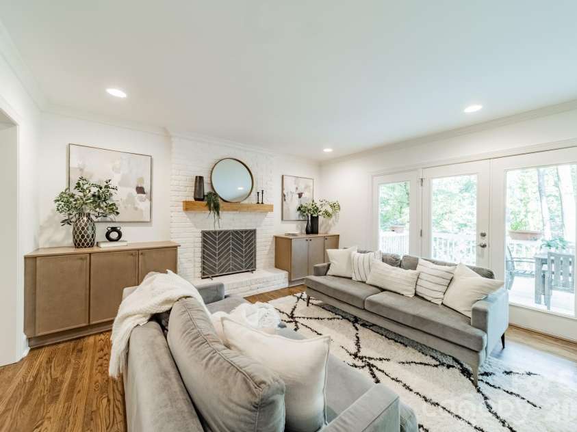 3821 Silver Bell Drive, Charlotte, NC 28211.  MLS# CAR4415451, YatesRealty ID 45546. 