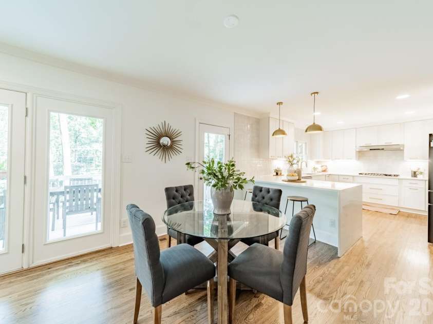 3821 Silver Bell Drive, Charlotte, NC 28211.  MLS# CAR4415451, YatesRealty ID 45546. 