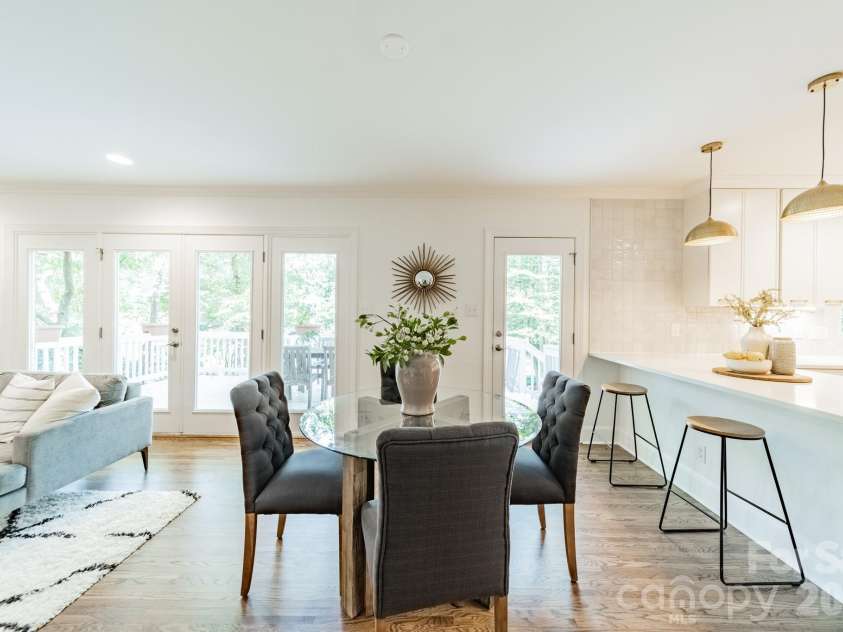 3821 Silver Bell Drive, Charlotte, NC 28211.  MLS# CAR4415451, YatesRealty ID 45546. 