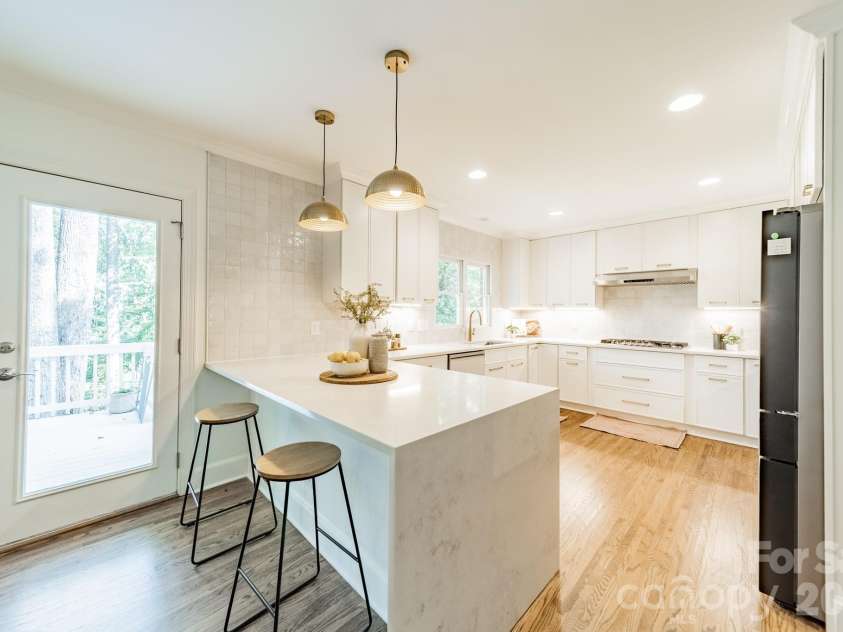 3821 Silver Bell Drive, Charlotte, NC 28211.  MLS# CAR4415451, YatesRealty ID 45546. 