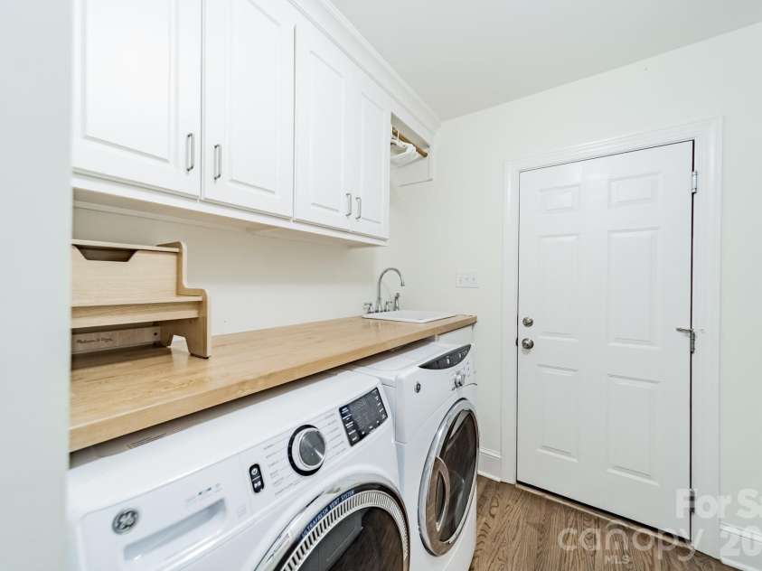 3821 Silver Bell Drive, Charlotte, NC 28211.  MLS# CAR4415451, YatesRealty ID 45546. 