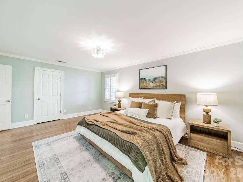 3821 Silver Bell Drive, Charlotte, NC 28211.  MLS# CAR4415451, YatesRealty ID 45546. 