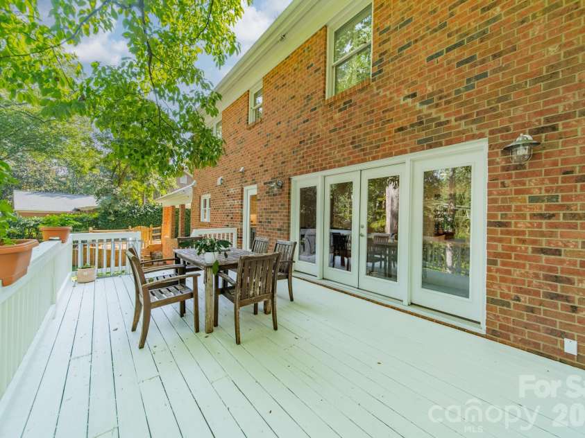 3821 Silver Bell Drive, Charlotte, NC 28211.  MLS# CAR4415451, YatesRealty ID 45546. 