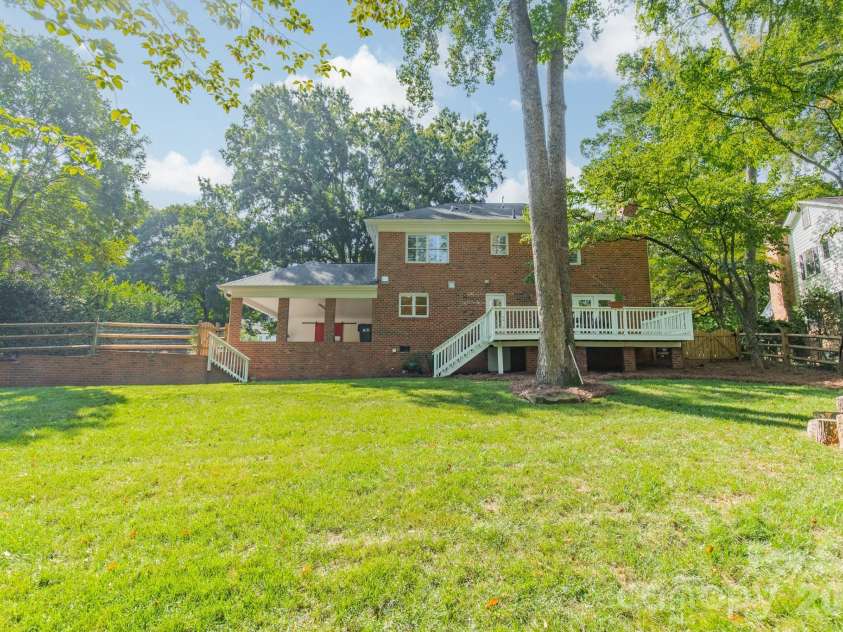 3821 Silver Bell Drive, Charlotte, NC 28211.  MLS# CAR4415451, YatesRealty ID 45546. 