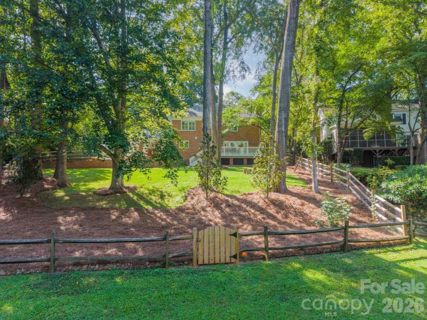 3821 Silver Bell Drive, Charlotte, NC 28211.  MLS# CAR4415451, YatesRealty ID 45546. 