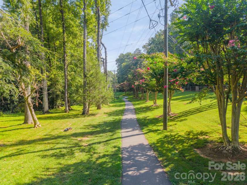 3821 Silver Bell Drive, Charlotte, NC 28211.  MLS# CAR4415451, YatesRealty ID 45546. 