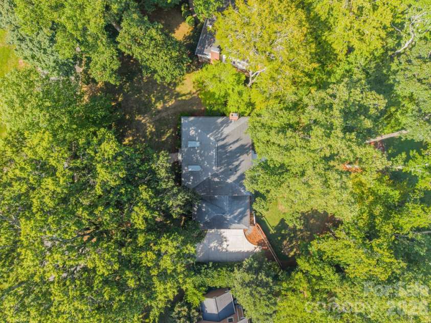 3821 Silver Bell Drive, Charlotte, NC 28211.  MLS# CAR4415451, YatesRealty ID 45546. 