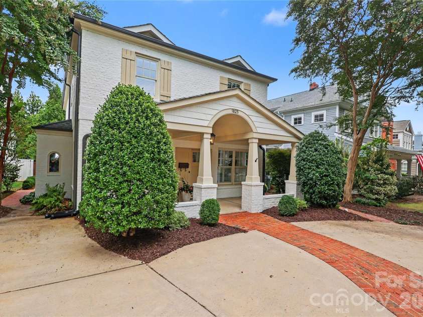 1825 Lombardy Circle, Charlotte, NC 28203.  MLS# CAR4407223, YatesRealty ID 45549. 
