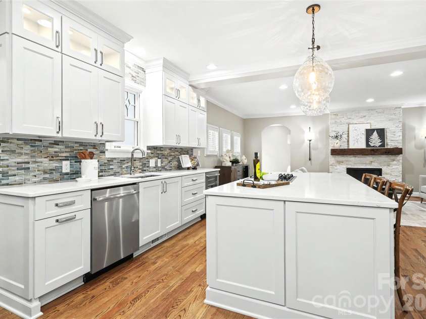 1825 Lombardy Circle, Charlotte, NC 28203.  MLS# CAR4407223, YatesRealty ID 45549. 