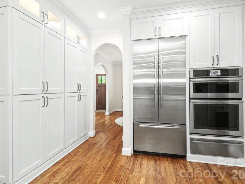 1825 Lombardy Circle, Charlotte, NC 28203.  MLS# CAR4407223, YatesRealty ID 45549. 