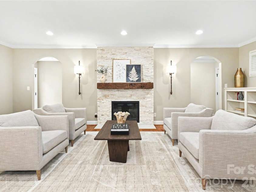 1825 Lombardy Circle, Charlotte, NC 28203.  MLS# CAR4407223, YatesRealty ID 45549. 