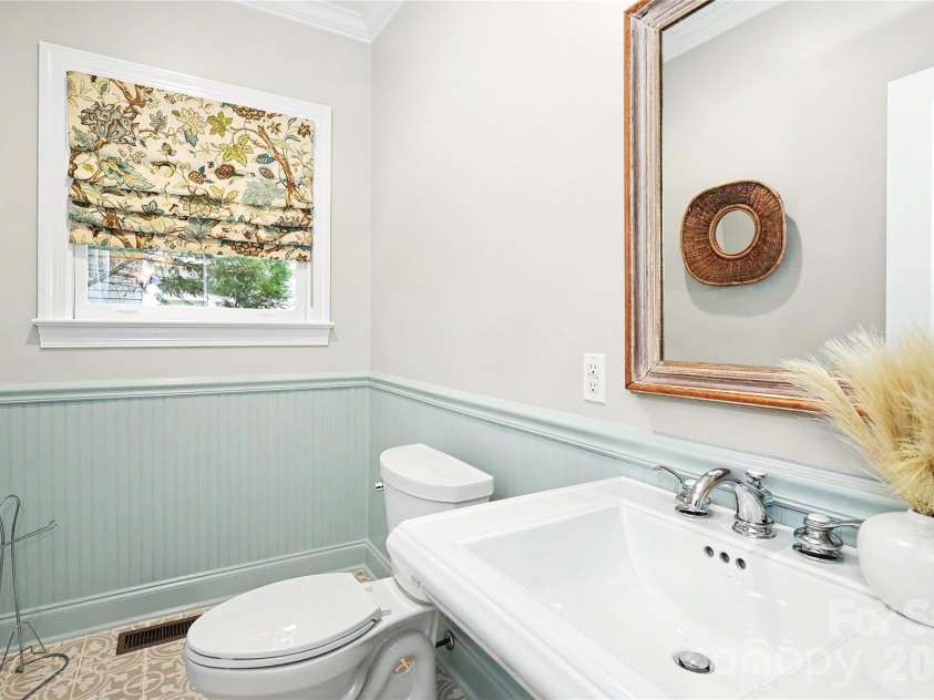 1825 Lombardy Circle, Charlotte, NC 28203.  MLS# CAR4407223, YatesRealty ID 45549. 