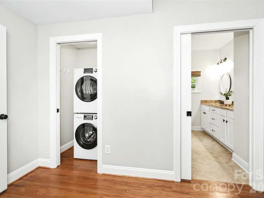 1825 Lombardy Circle, Charlotte, NC 28203.  MLS# CAR4407223, YatesRealty ID 45549. 