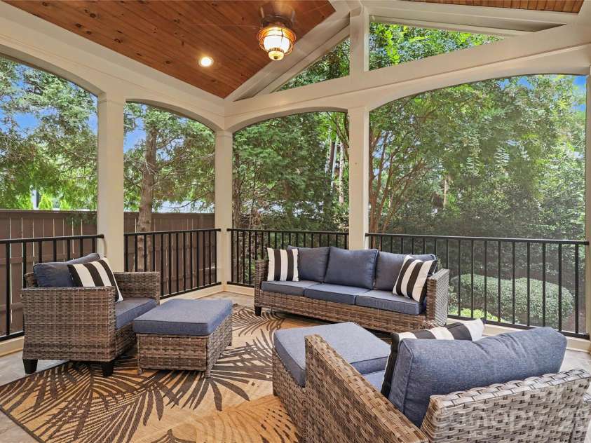 1825 Lombardy Circle, Charlotte, NC 28203.  MLS# CAR4407223, YatesRealty ID 45549. 
